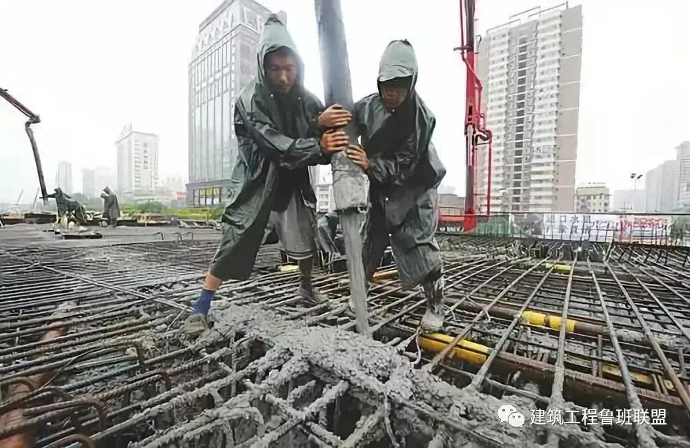 混凝土浇筑时突降暴雨怎么办？听听一线专家怎么说！